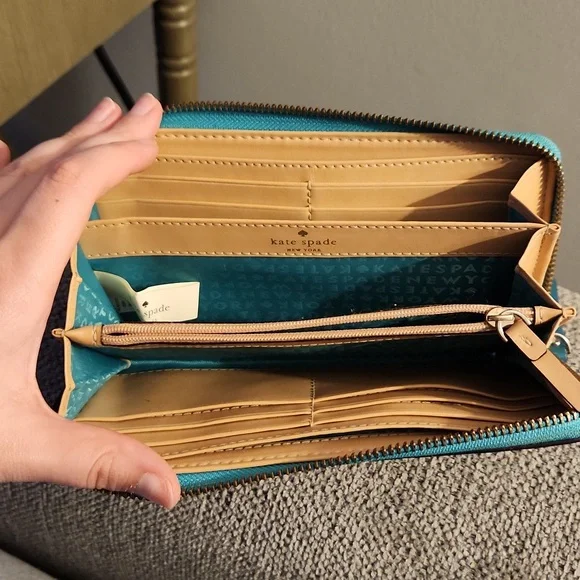 Kate Spade wallet - Picture 3 of 3